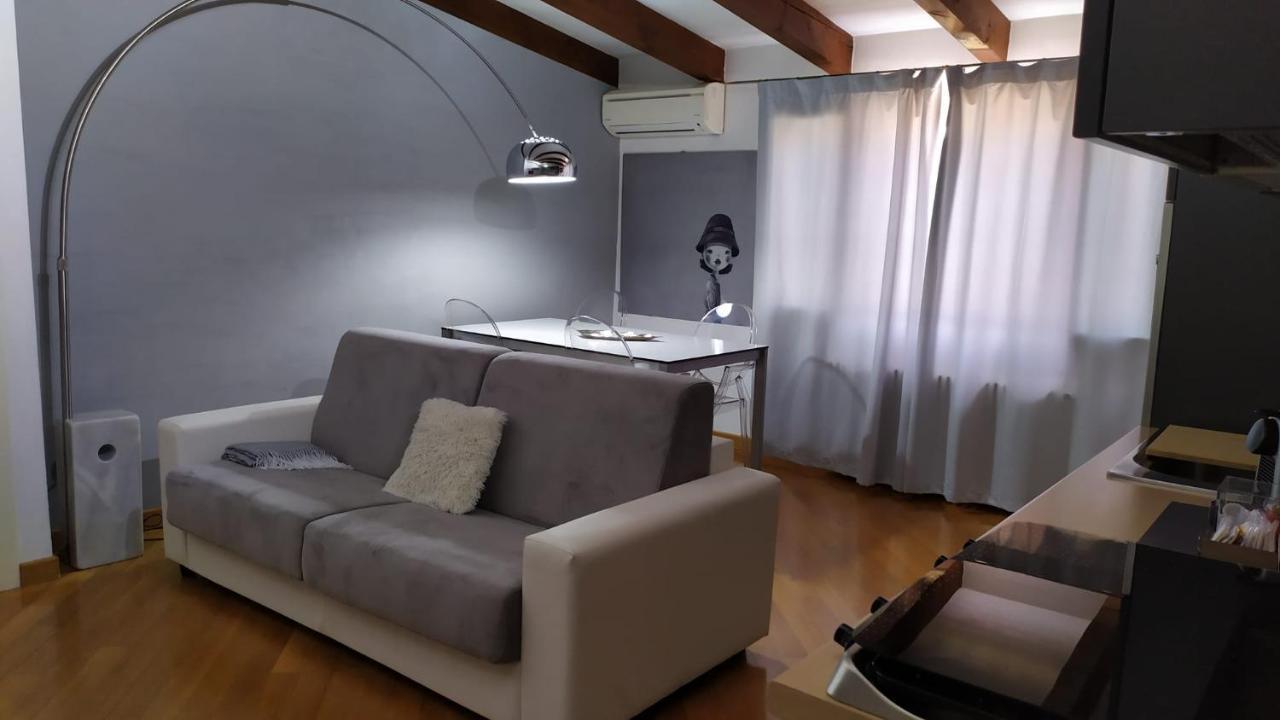 Nolo93 Attic Right In Front Of The Metro Station To Duomo Mailand